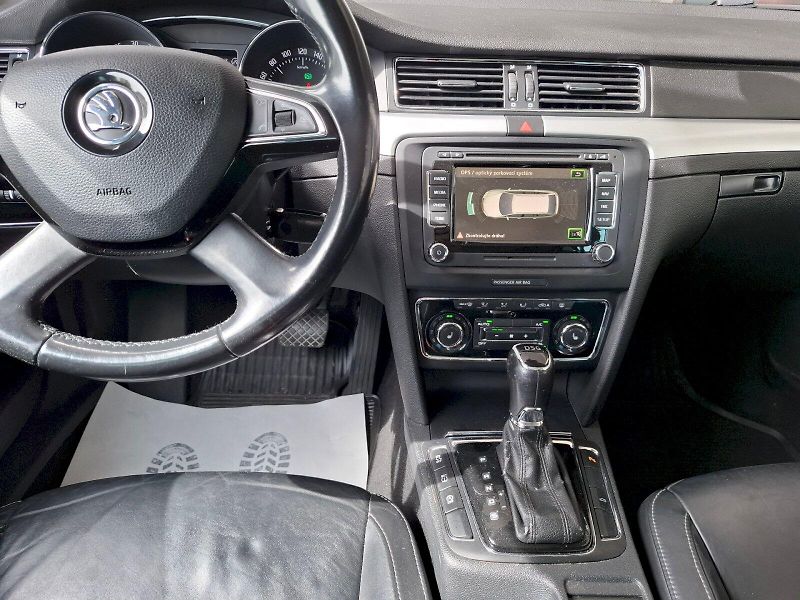 Škoda Superb (2013) combi  ELEGANCE L4 103/2,0 DSG - fotka 24 z 26