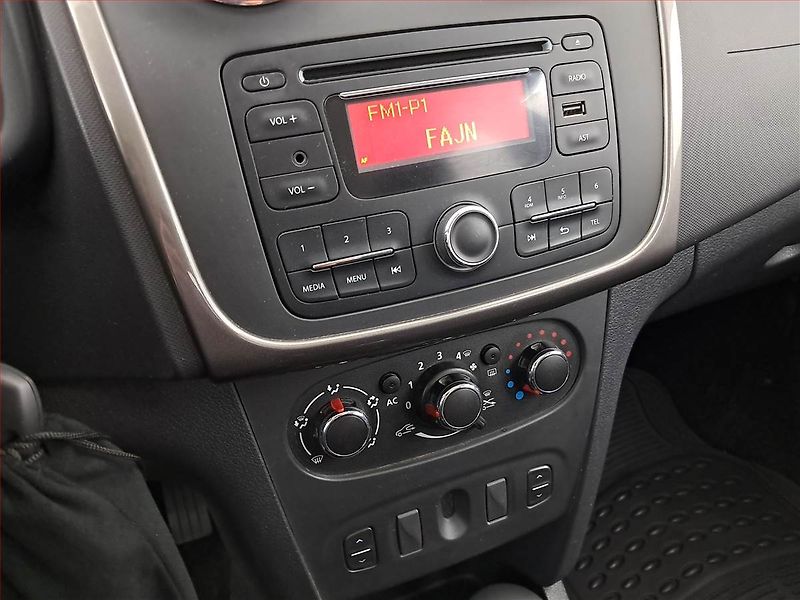 Dacia Sandero (2014) 1.2 16V, po STK, Tažné - fotka 12 z 13