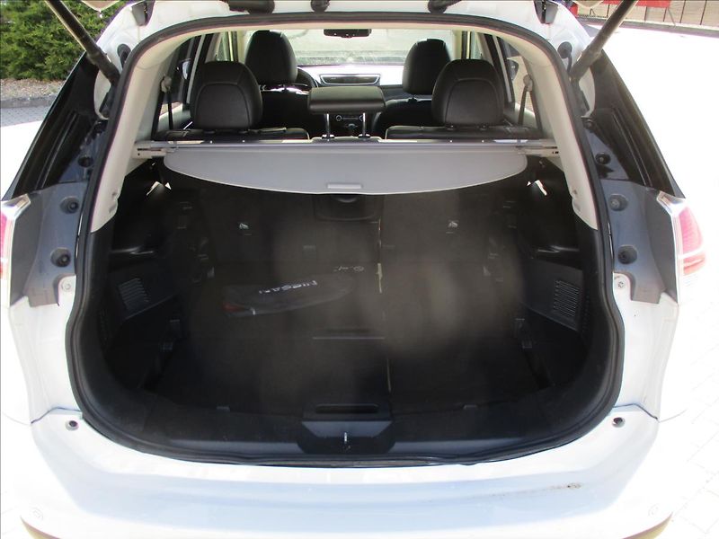 Nissan X-Trail 1,6 dCi 130 Tekna Automat Pano - fotka 9 z 30