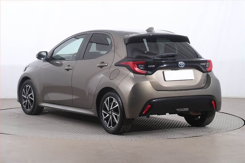 Toyota Yaris (2023) 1.5 VVT-i Hybrid, Automat - fotka 4 z 20