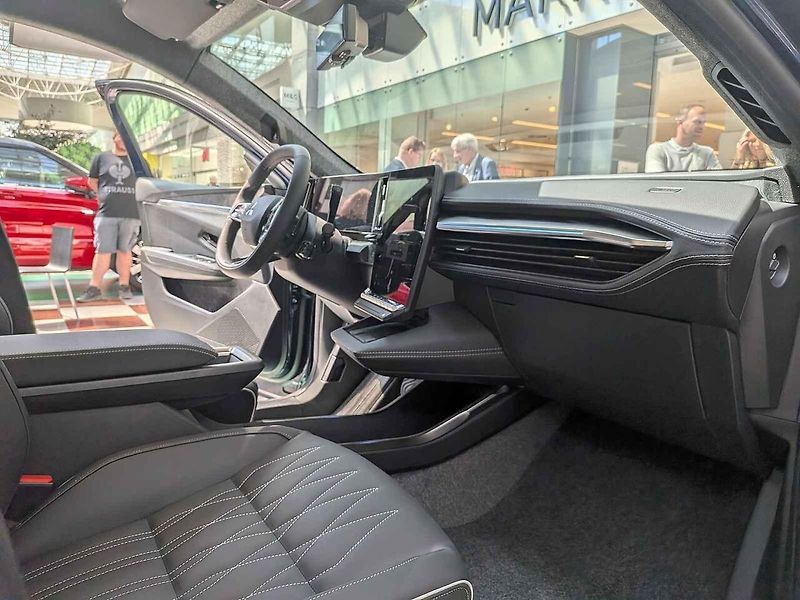 Lidé poprvé v Česku uvidí nové modely vozů Alpine A390 a Mitsubishi Eclipse Cross v brněnské Olympii. Výstava potrvá do konce května a její součástí budou i testovací jízdy.