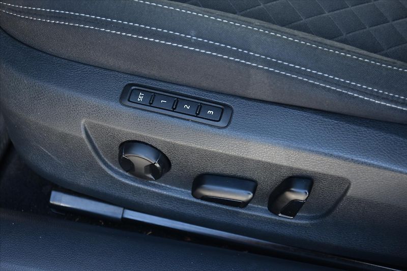 Škoda Superb 2.0TDi 140kW PANORAMA TAŽNÉ - fotka 24 z 27