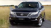 5. Lexus RX – Luxusní značka Toyoty může být fajn volbou, pokud nechcete spadnout do davu a užít si trochu více komfortu. A spolehlivostí na tom není řada RX vůbec špatně. Jestli ale něco nevydrží, nejčastěji to bude chlazení či podvozek.