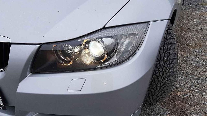 Přední část jakoby byla z většího vozu, než ta zadní. Tuto asymetrii ale BMW dotáhlo do extrému až u některých kusů jedničkové řady.