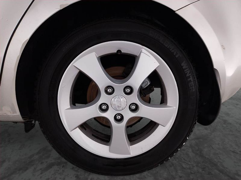 Kia Ceed (2007) 1.6 i, nová STK, dobrý stav - fotka 15 z 16