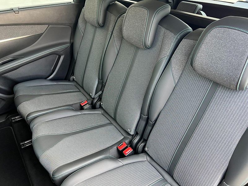 Peugeot 5008 (2021) 1.5HDi 96kW Allure+! Tažné! 7m - fotka 21 z 46