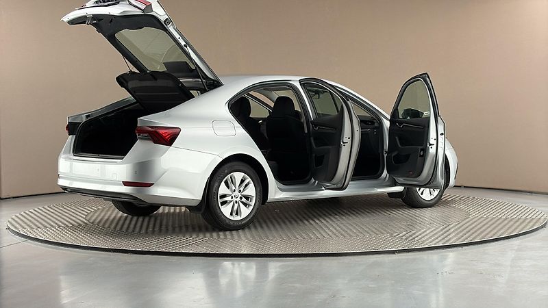 Škoda Octavia 2.0 TDI DSG Ambition - fotka 6 z 26