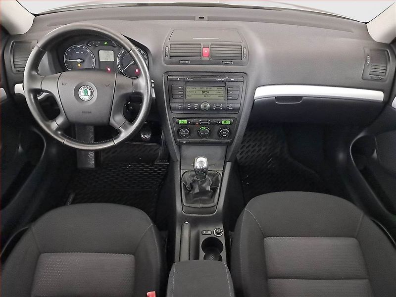 Škoda Octavia (2008) 1.9 TDI, Park. senzory - fotka 8 z 13