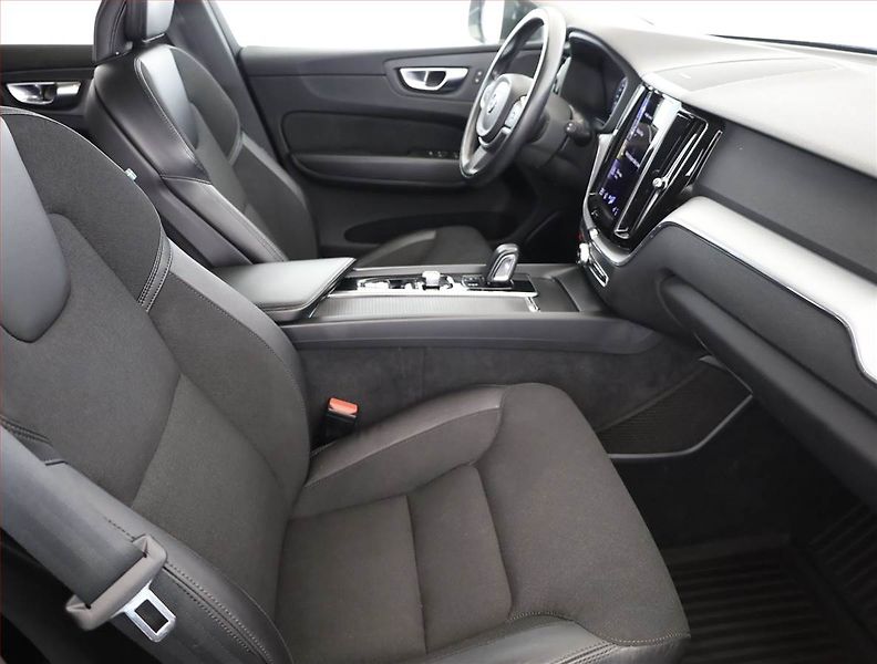 Volvo XC60 (2021) B4 AWD, 4X4,Automat,MHEV,45TKM - fotka 7 z 18