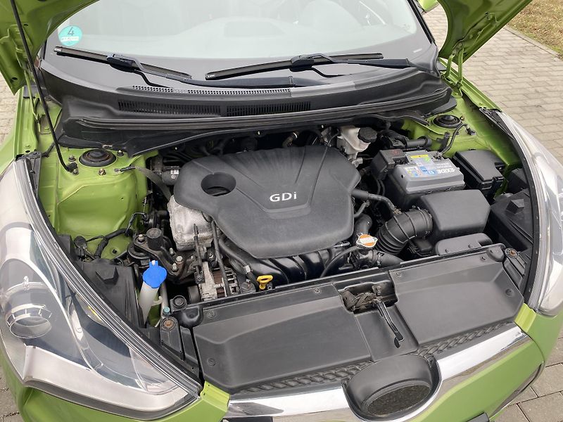 Hyundai Veloster 1.6i,PRÉMIUM, AUTOMAT,PLNÁ VÝB - fotka 44 z 47