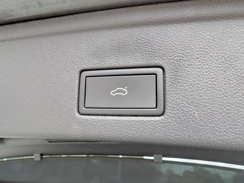 Volkswagen Touareg 3.0TDI V6 8°AT 4x4 Tažné ČR - fotka 27 z 35