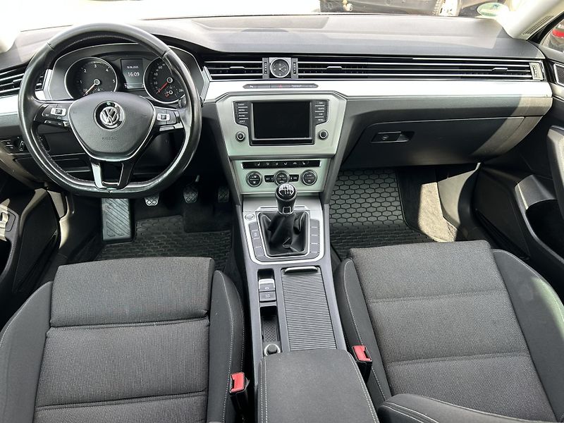 Volkswagen Passat (2018) 2,0TDI Comfortline TOP!!! - fotka 17 z 27