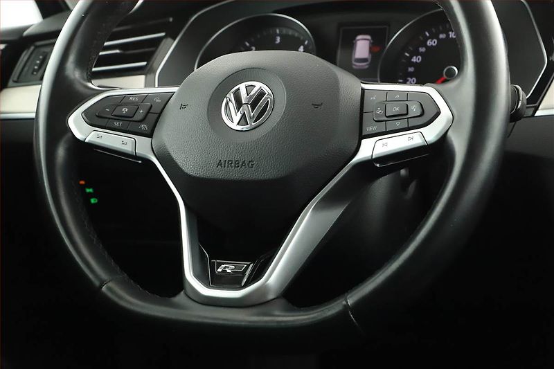 Volkswagen Passat (2020) R-Line 2.0 TDI - fotka 15 z 20