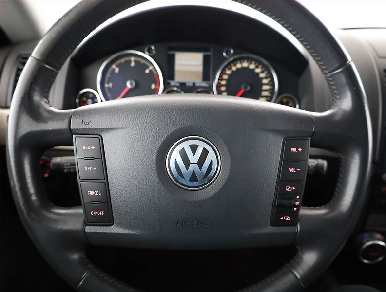 Volkswagen Touareg (2006) 3.0 V6 TDI, 4X4, Automat - fotka 8 z 17
