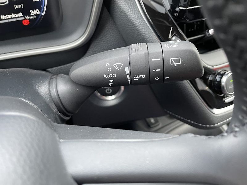 Toyota Corolla 1.8HEV ComfortTech odběr ihned - fotka 23 z 30