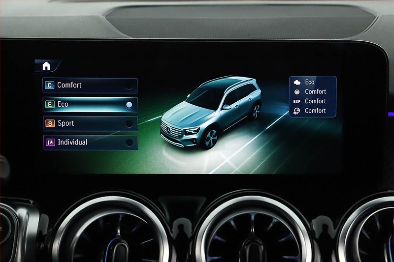 Mercedes-Benz GLB (2025) 200 d, AMG Line, Navigace - fotka 19 z 25