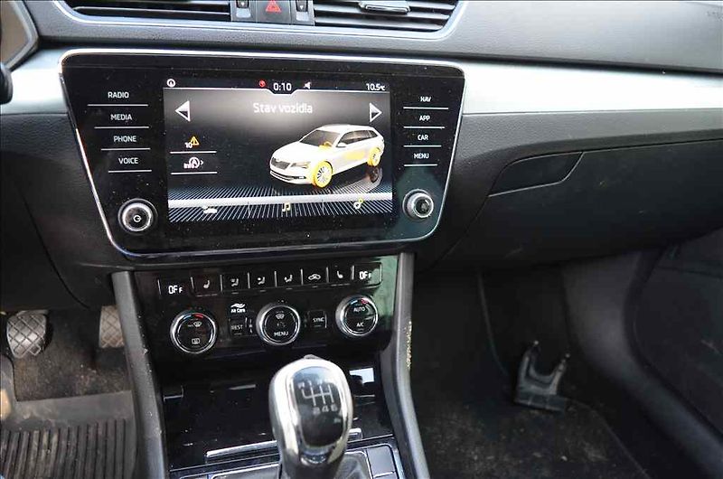 Škoda Superb (2018) COMBI III. 1,6 TDI - fotka 12 z 24