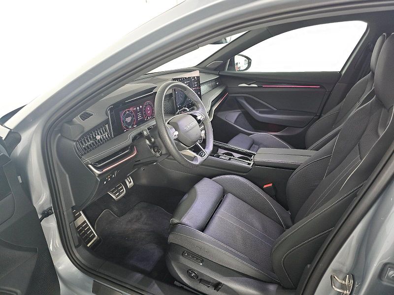 Škoda Superb (2025) 1.5PHEV 205k SPORTLINE - fotka 6 z 34