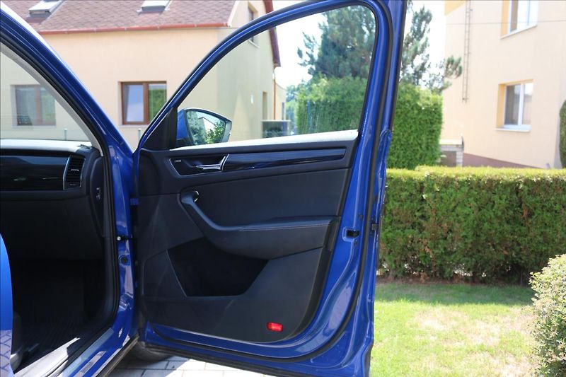 Škoda Kodiaq 2,0 TDi, DSG , 4x4, Sportline - fotka 33 z 51