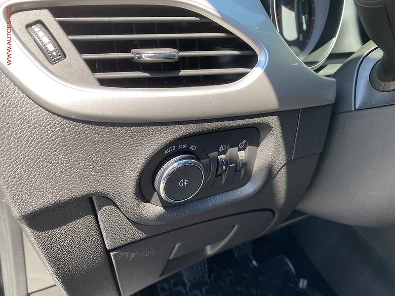 Opel Astra (2020) 1.2 T, LED, navi, kamera - fotka 15 z 17