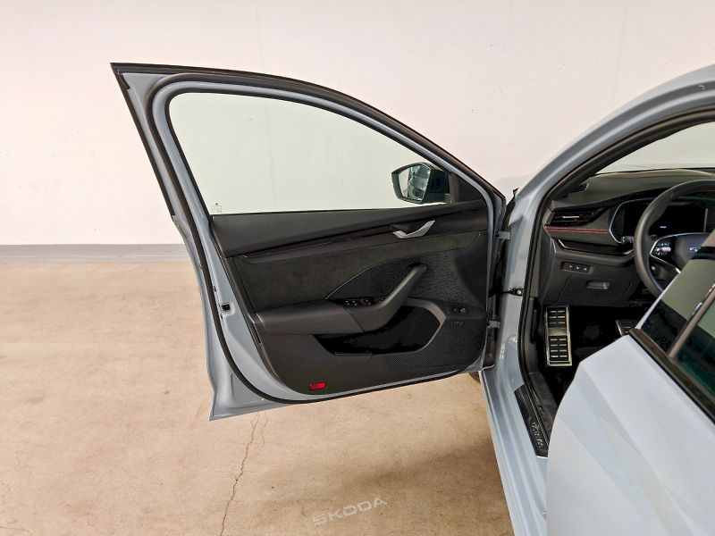 Škoda Octavia (2025) 2.0 TSI 195 kW DSG RS - fotka 22 z 32