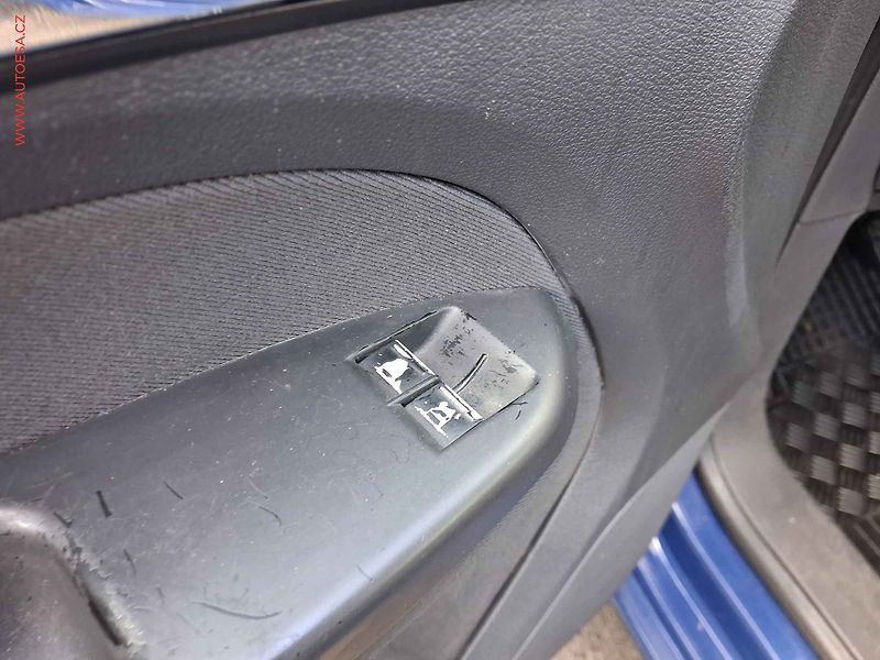 Volkswagen Touran (2005) 1.9 TDi, 2.maj,ČR, Klima - fotka 13 z 14
