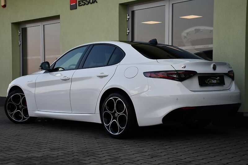 Alfa Romeo Giulia 2,0T 16V 206kW AT8-Q4 VELOCE - fotka 3 z 48