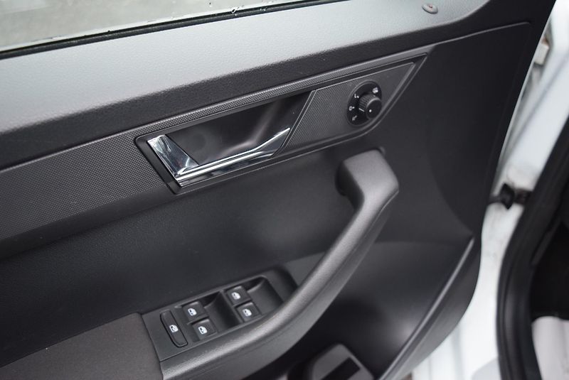 Škoda Fabia (2016) 1.2TSI 81kw AMBITION JOY OPS - fotka 33 z 49