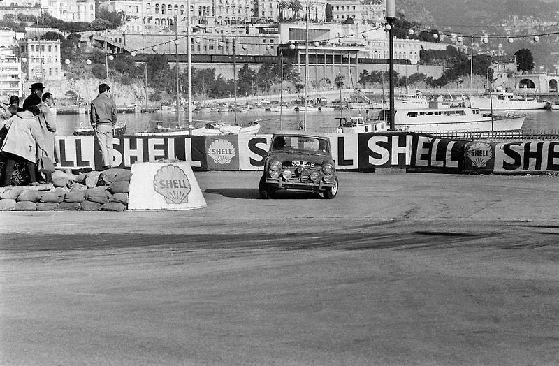 Největšího úspěchu dosáhl “Paddy” Hopkirk v roce 1964, kdy po boku svého spolujezdce Herního Liddona vyhrál s vozem Mini Cooper S slavné Rallye Monte Carlo.