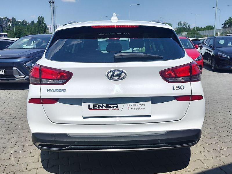 Hyundai i30 1.5 T-GDi/117kW Smart Family - fotka 6 z 30