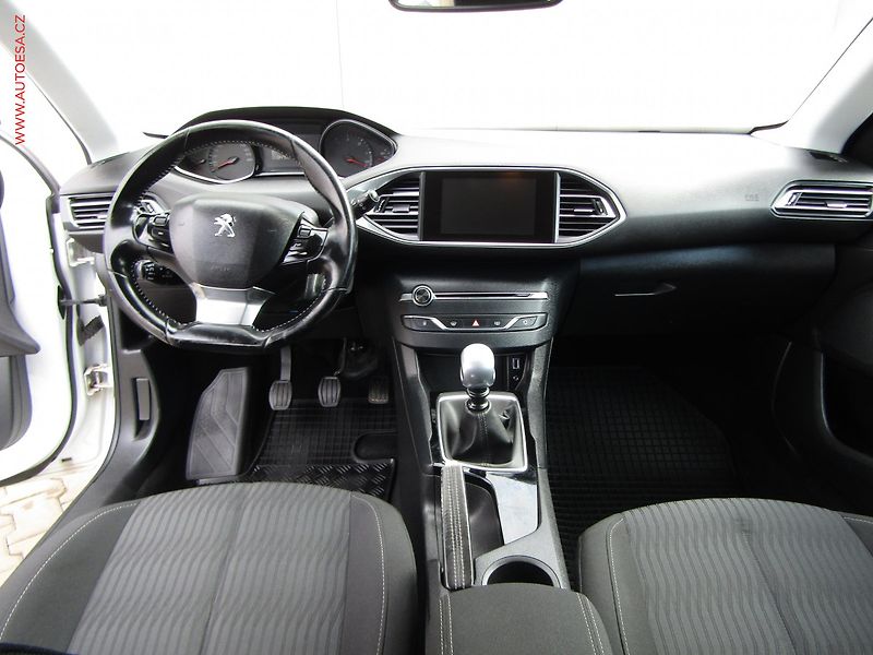 Peugeot 308 (2017) 1.6HDi, ČR, LED, park.čidla - fotka 8 z 18