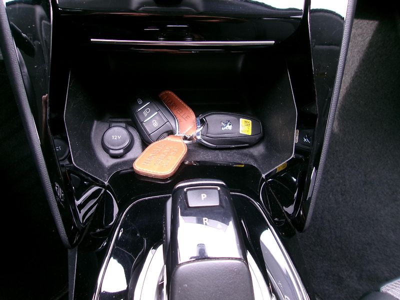 Peugeot 208 Allure 8st.aut - fotka 17 z 23