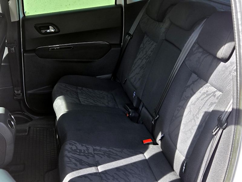Peugeot 3008 HDi 120kW A/T *SERV.KNÍŽKA     - fotka 18 z 39