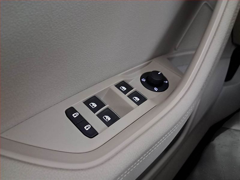Škoda Superb (2023) Laurin&Klement 2.0 TDI - fotka 16 z 20