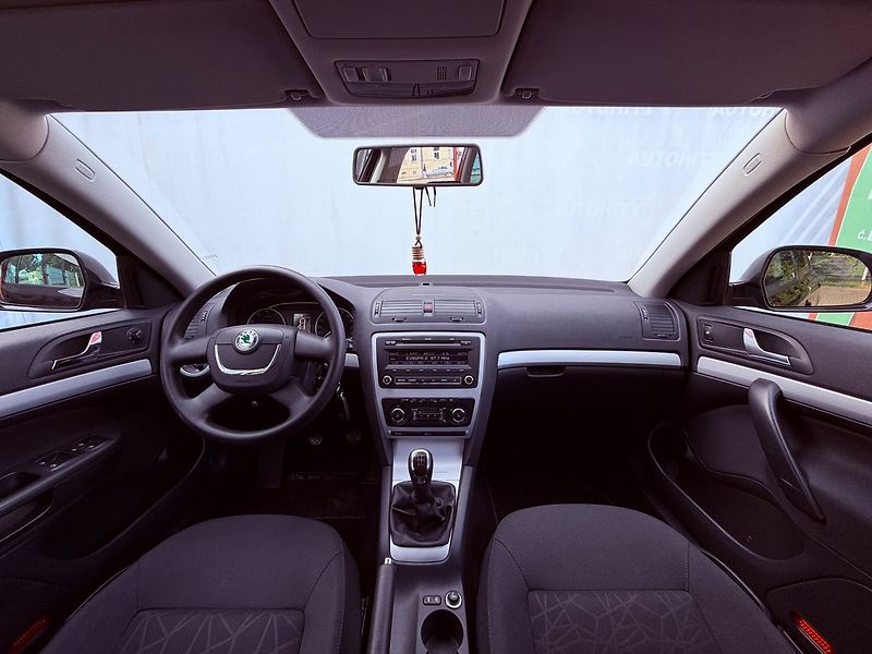 Škoda Octavia 1.4 TSi Elegance, Serviska - fotka 15 z 25