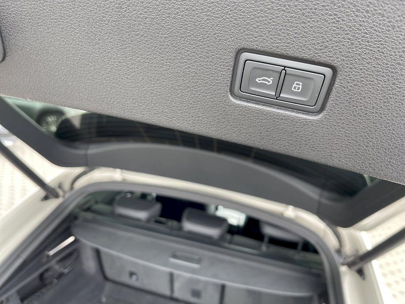 Audi Q8 (2023) 50 TDI 210 kW Quattro S-Line T - fotka 32 z 35