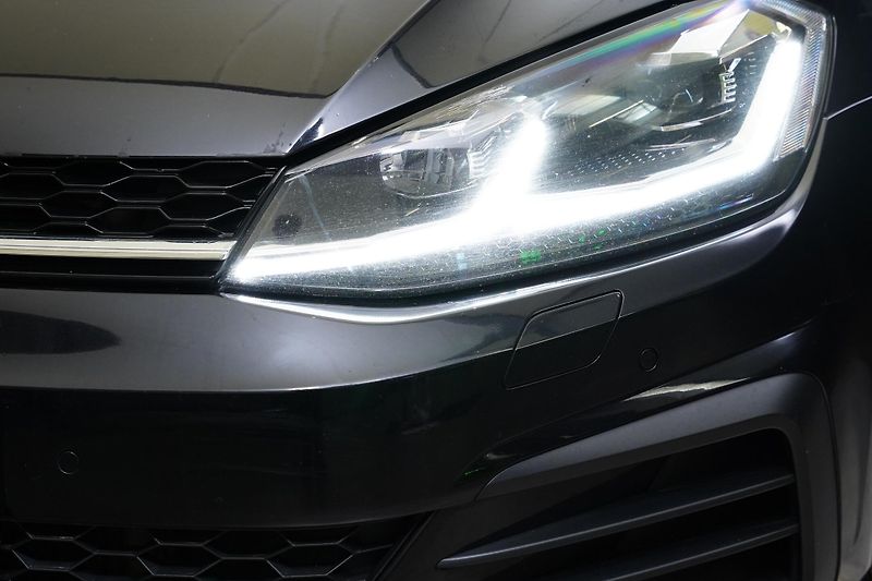 Volkswagen Golf - fotka 9 z 27