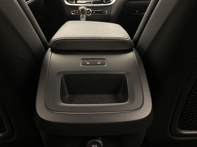 Volvo V60 D4 INSCRIPTION AUT REZERVACE - fotka 30 z 47