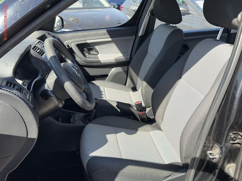 Škoda Roomster (2013) 1.2TSi, AC, STK4/28 - fotka 9 z 16