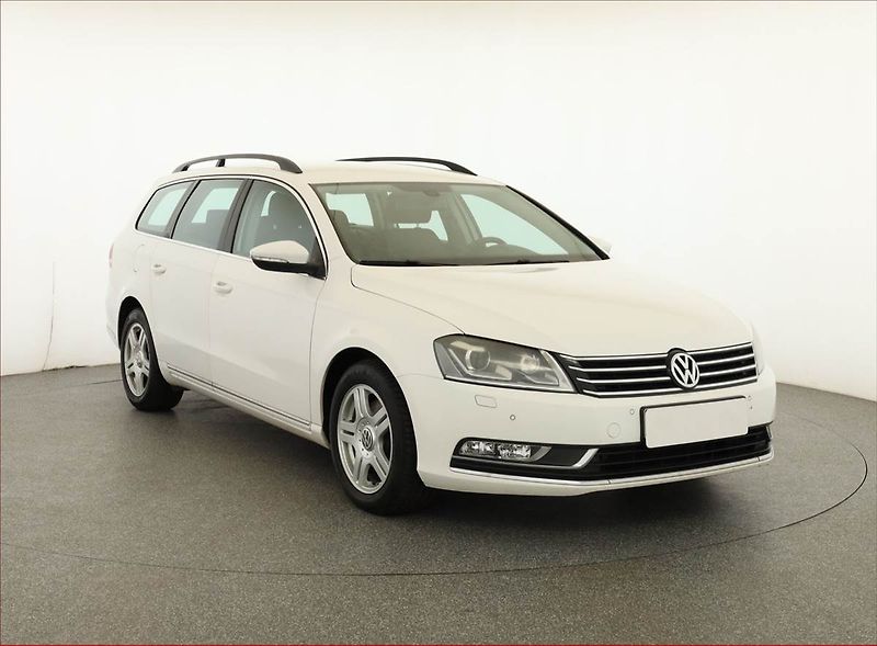 Volkswagen Passat (2012) 2.0 TDI, Xenony, Tempomat - fotografie inzerátu