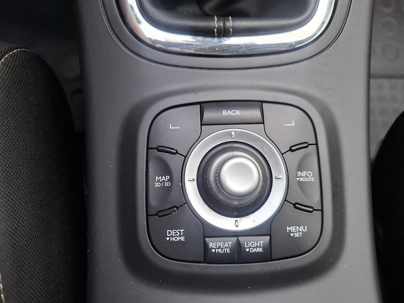 Renault Mégane (2014) 2.5 DCI limited - fotka 14 z 14