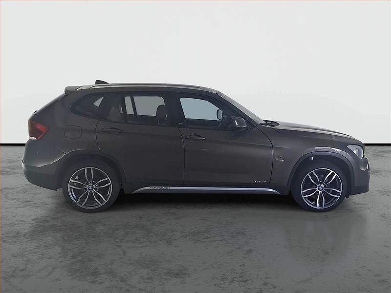 BMW X1 (2010) xDrive18d, 4X4, Serv.kniha - fotka 6 z 18