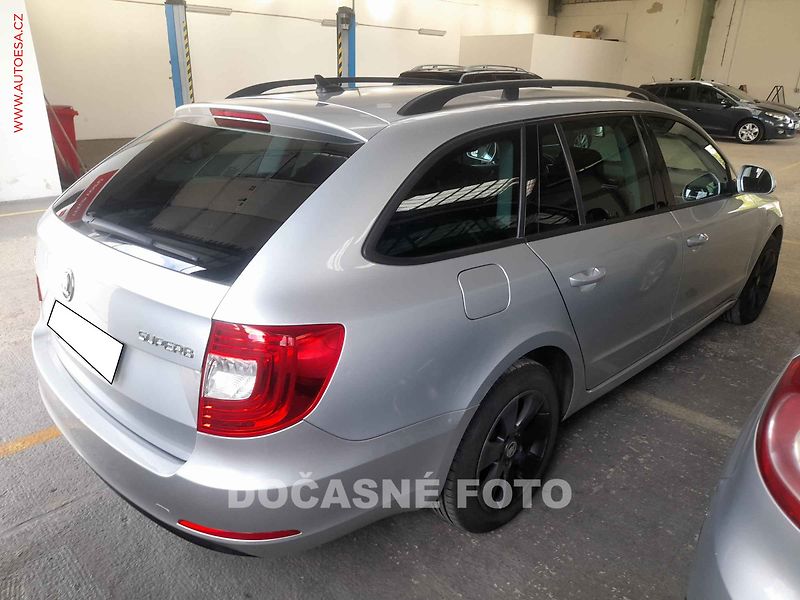 Škoda Superb (2015) 2.0tdi, AT, AC - fotka 2 z 3
