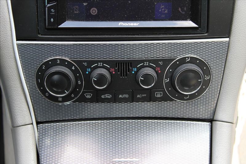 Mercedes-Benz CLK 270 CDI / Automat / CZ - fotka 21 z 32