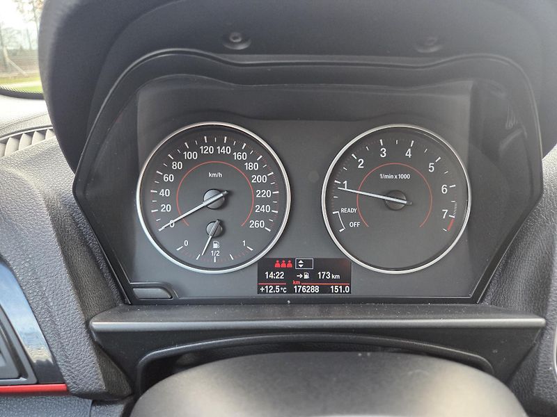 BMW Řada 1 (2011) 118i 125 kW, sport, xenon - fotka 22 z 23