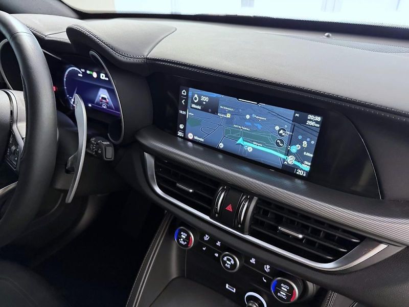 Alfa Romeo Stelvio (2024) 2.0T 280k AT8 ZF Q4 4x4 Veloce - fotka 11 z 20