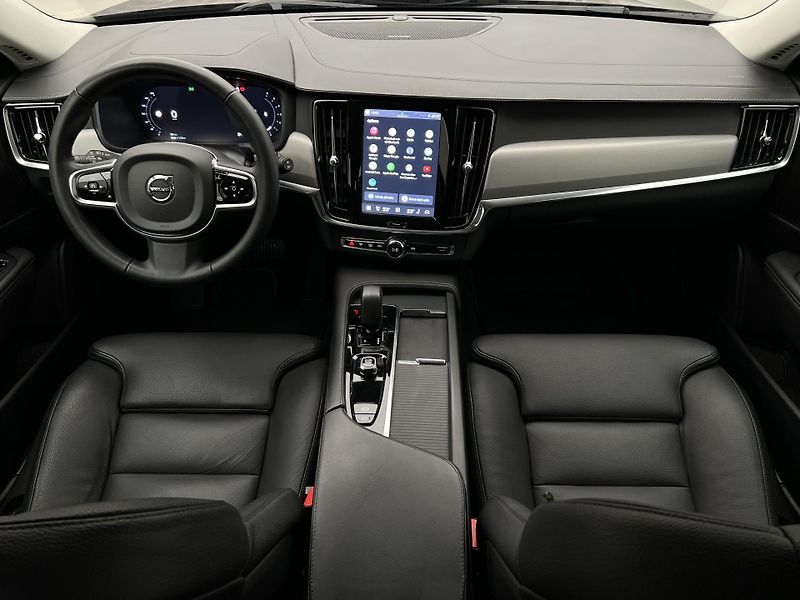 Volvo V90 B4 BRIGHT PLUS CZ 1. maj. - fotka 2 z 48