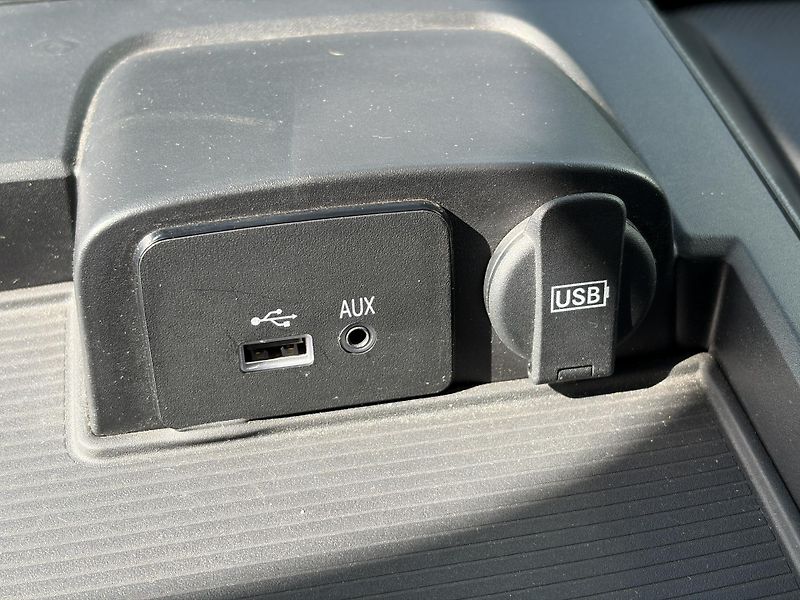 RAM 1500 (2016) Laramie V8 HEMI - fotka 31 z 40