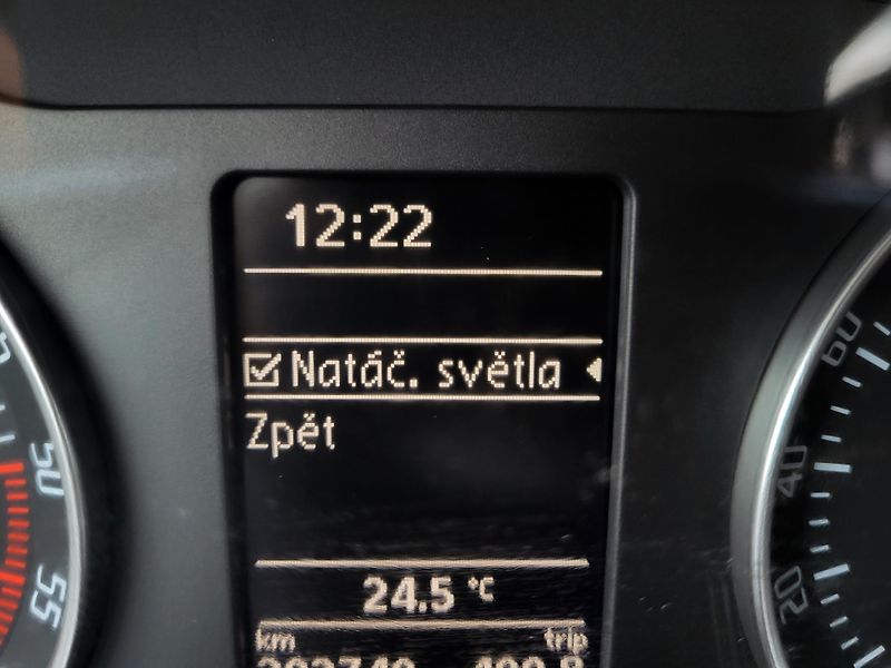 Škoda Octavia II FL 1.6 TDi 77kW ELEGANCE - fotka 12 z 47