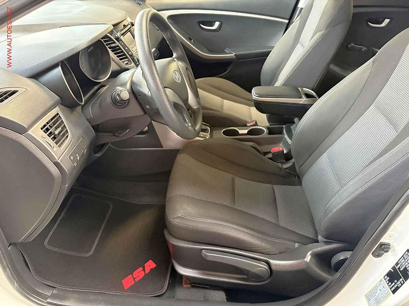 Hyundai i30 (2013) 1.6 CRDi, 1.maj, AT, AC - fotka 9 z 13